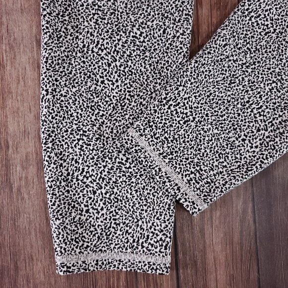 Athleta Womens Large Salutation Stash II Textured Tight Micro Cheetah 631936 - Picture 6 of 12